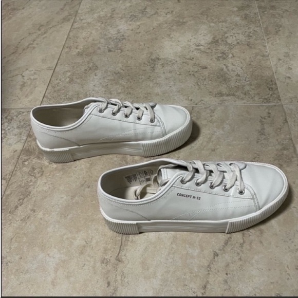 H&M Divided Concept N° 52 white lace up faux leather platform sneakers. Size 6 - Picture 3 of 5